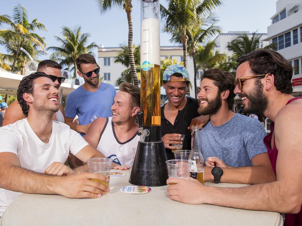 クリーブランダー ホテル マイアミビーチ エクステリア 写真
